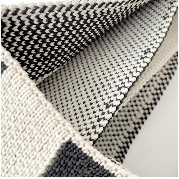 Black and White Mini Wristlet Handbag NWOT - Picture 6 of 6